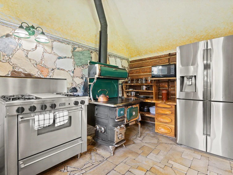20100 Highline Road, Whistler, BC, V0N 1L0 - 20