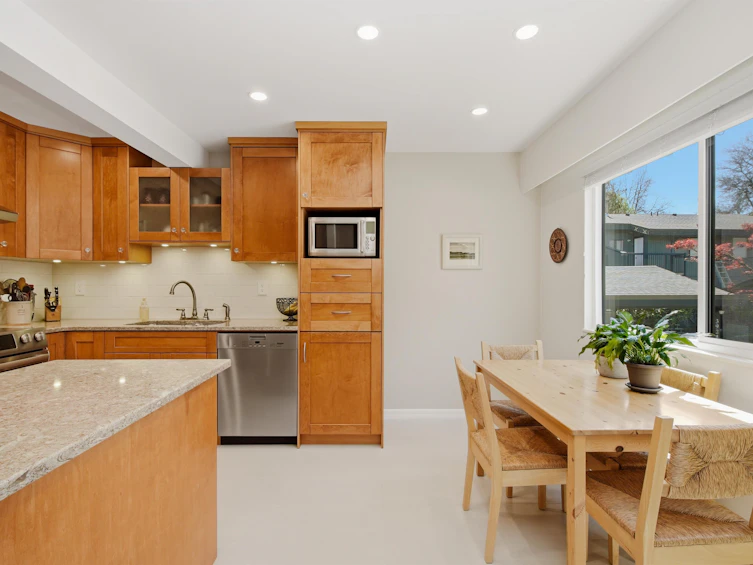 3862 Pentland Court, Burnaby, BC, V3N 4L4 - 11
