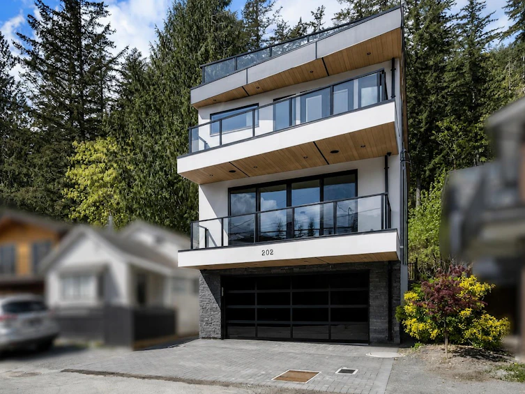 202 Lakeshore Drive, Cultus Lake, BC, V2R 5A1