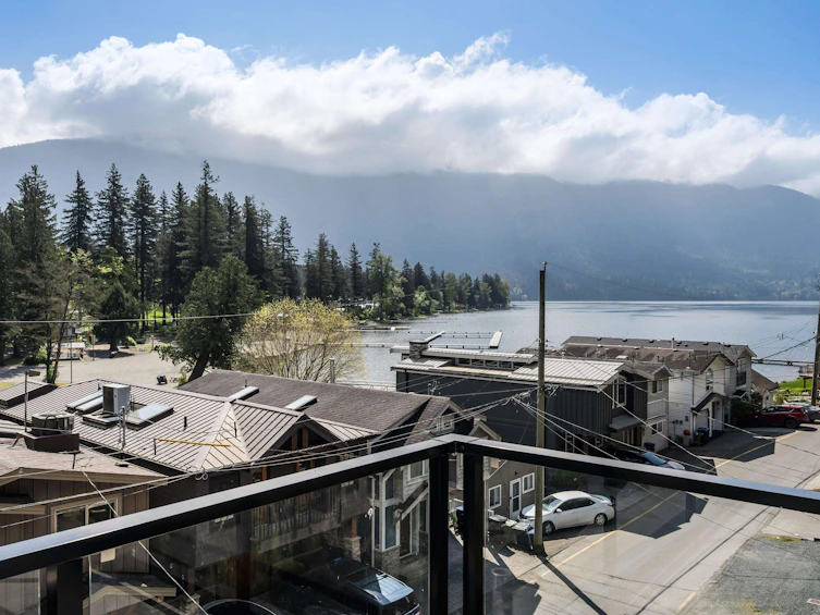 202 Lakeshore Drive, Cultus Lake, BC, V2R 5A1 - 3