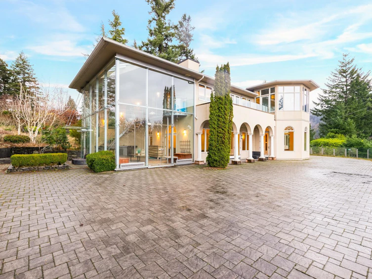 6220 Summit Avenue, West Vancouver, BC, V7W 1Y2