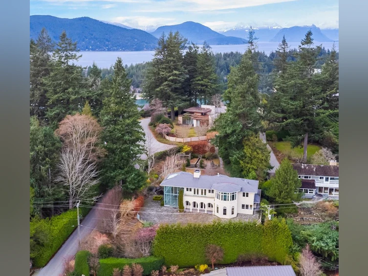 6220 Summit Avenue, West Vancouver, BC, V7W 1Y2 - 3