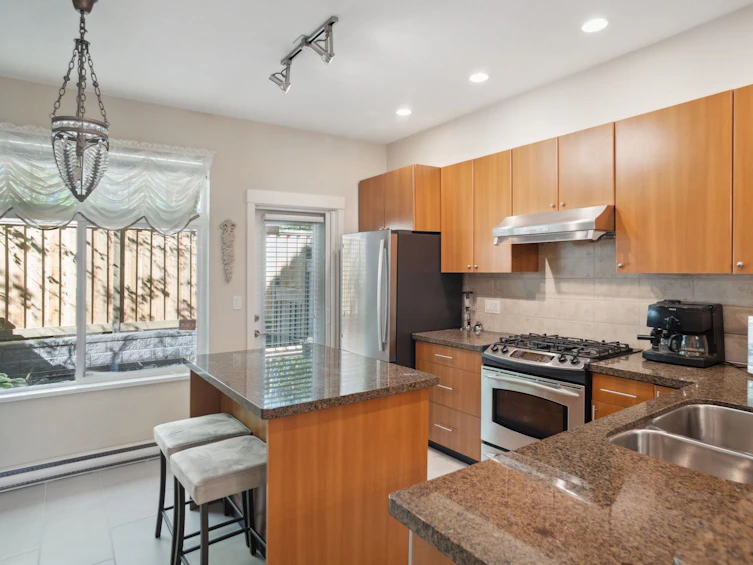 7411 Columbia Street, Vancouver, BC, V5X 4X4 - 10