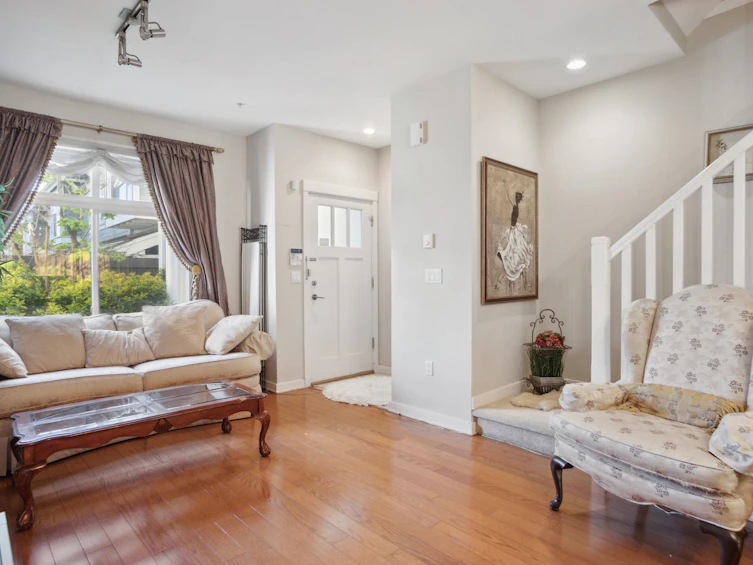 7411 Columbia Street, Vancouver, BC, V5X 4X4 - 5