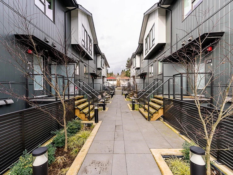 210-7161 17th Avenue, Burnaby, BC, V3N 0K1 - 28