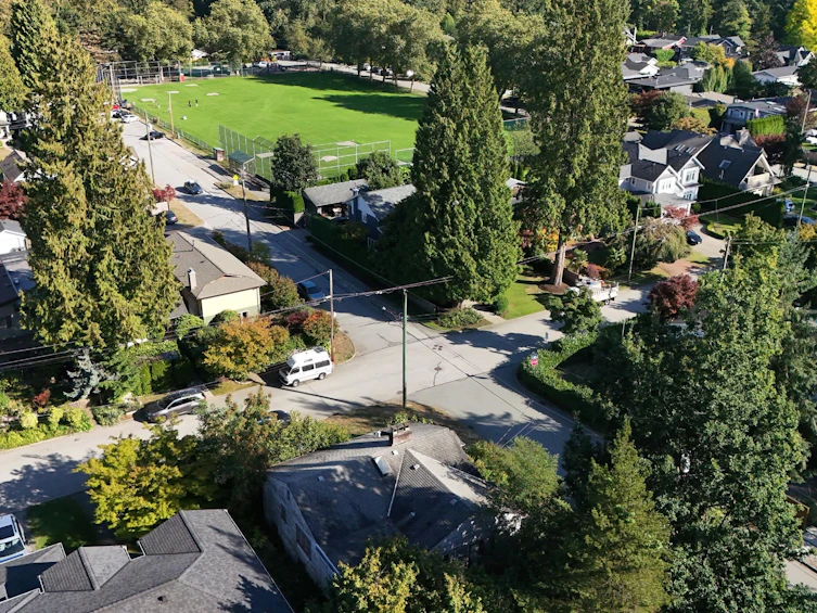 2405 Lloyd Avenue, North Vancouver, BC, V7P 2P6 - 2