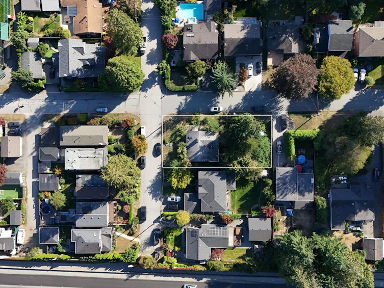 2405 Lloyd Avenue, North Vancouver, BC, V7P 2P6 - 7