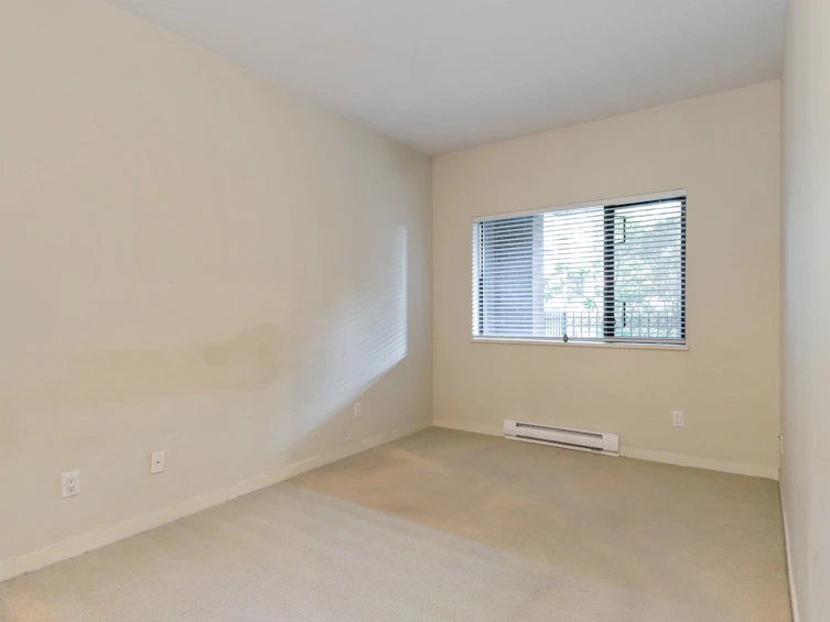 105-10866 City Parkway, Surrey, BC, V3T 5W9 - 10