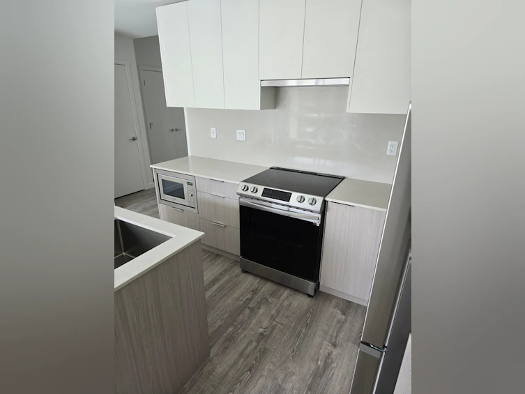 521-13968 Laurel Drive, Surrey, BC, V3T 1A8 - 3