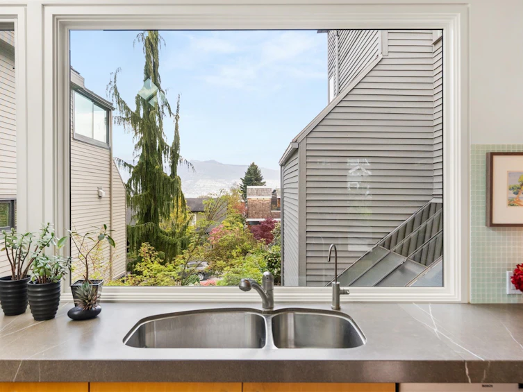 2564 W 1st Avenue, Vancouver, BC, V6K 1G7 - 19