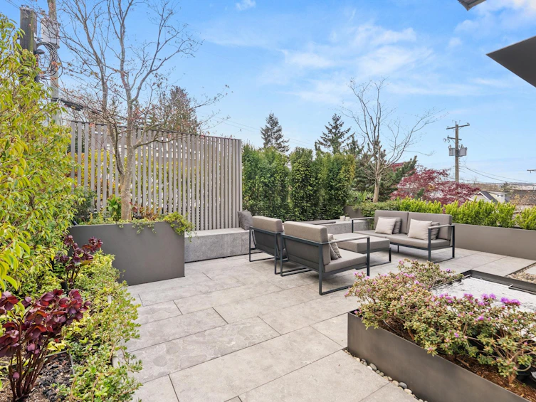 2564 W 1st Avenue, Vancouver, BC, V6K 1G7 - 11
