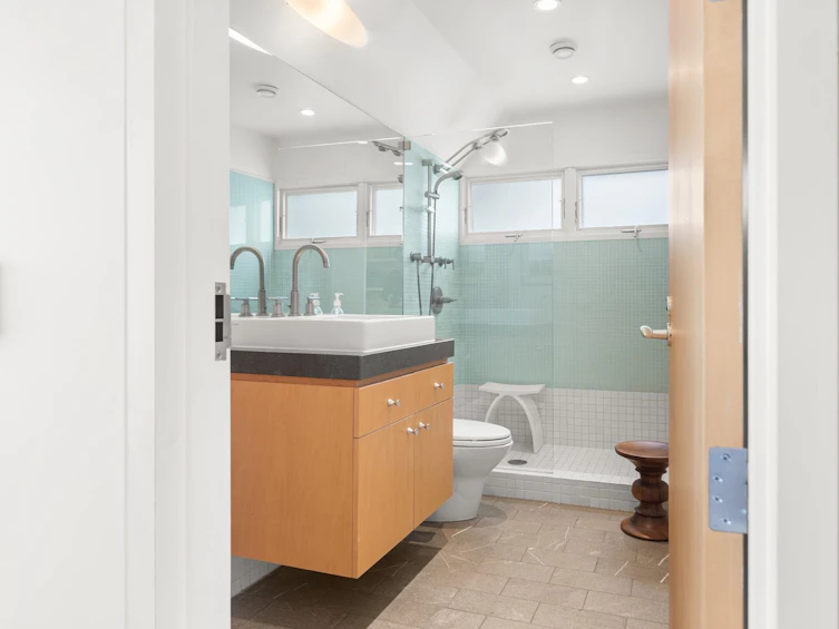 2564 W 1st Avenue, Vancouver, BC, V6K 1G7 - 28