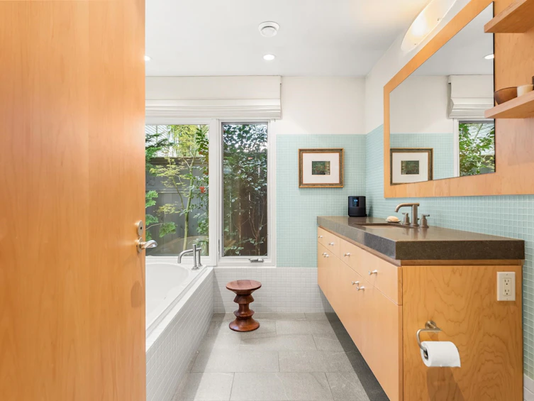 2564 W 1st Avenue, Vancouver, BC, V6K 1G7 - 31