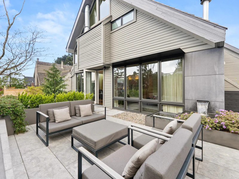 2564 W 1st Avenue, Vancouver BC V6K 1G7