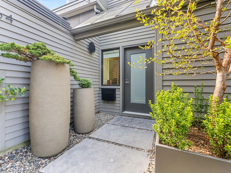 2564 W 1st Avenue, Vancouver, BC, V6K 1G7 - 3