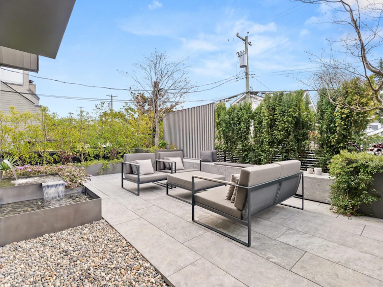 2564 W 1st Avenue, Vancouver, BC, V6K 1G7 - 8