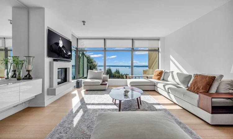 401-3315 Cypress Place