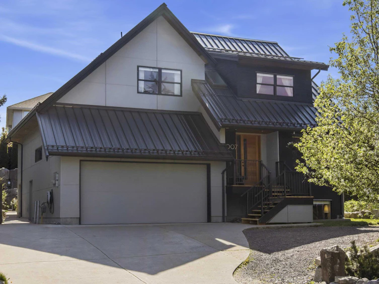 1007 Jay Crescent, Squamish, BC, V8B 0P2