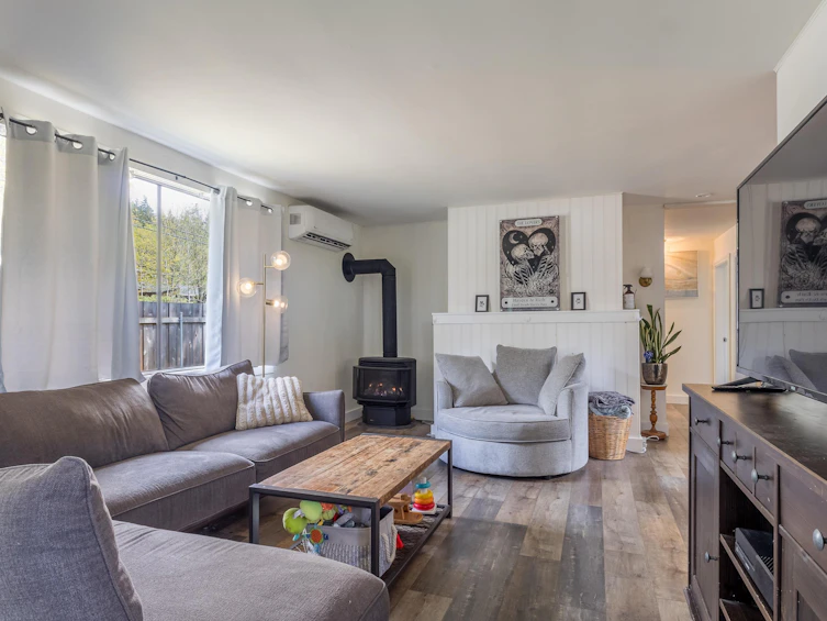 1010 Joe Road, Roberts Creek, BC, V0N 2W5 - 4