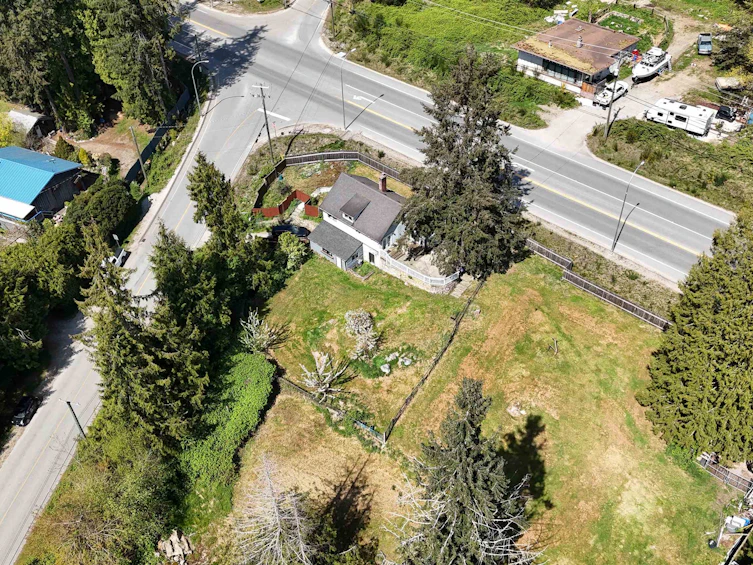 1010 Joe Road, Roberts Creek, BC, V0N 2W5 - 30