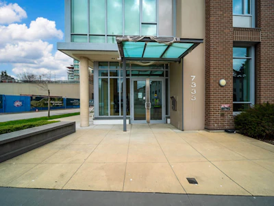 1306-7333 Murdoch Avenue - 3