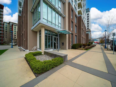 1306-7333 Murdoch Avenue - 4