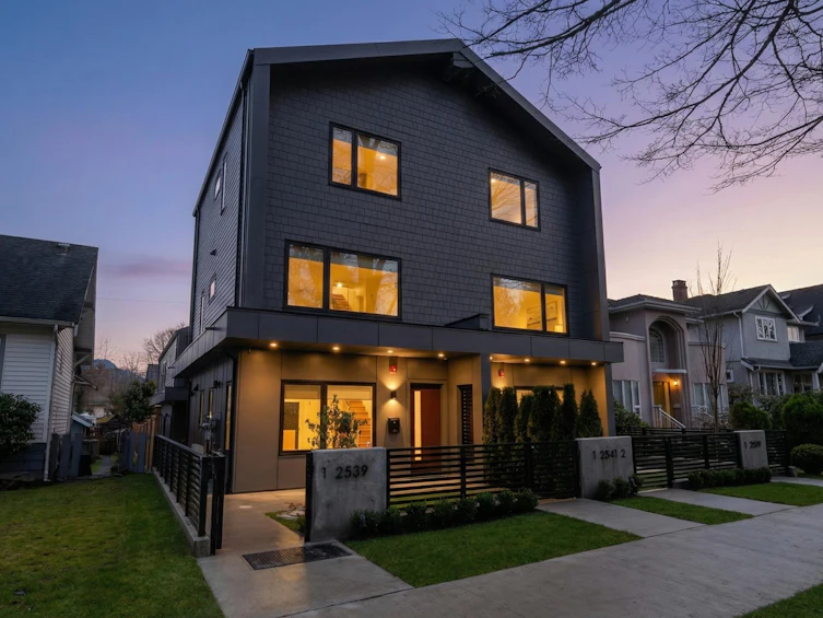 1-2541 Grant Street, Vancouver, BC, V5K 3G6 - 2