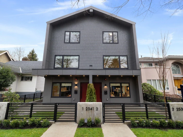 1-2541 Grant Street, Vancouver, BC, V5K 3G6 - 3