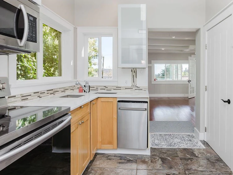 462 Central Avenue, Gibsons, BC, V0N 1V1 - 9