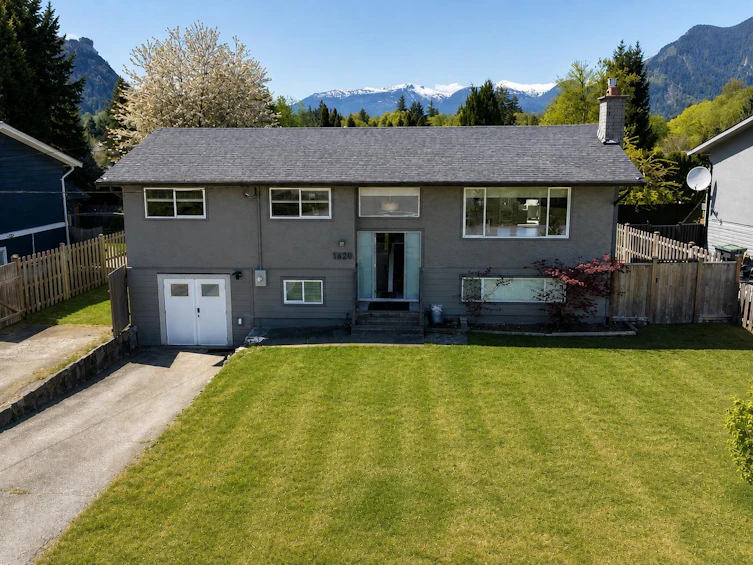 1820 Cedar Drive, Squamish, BC, V8B 0X6 - 18