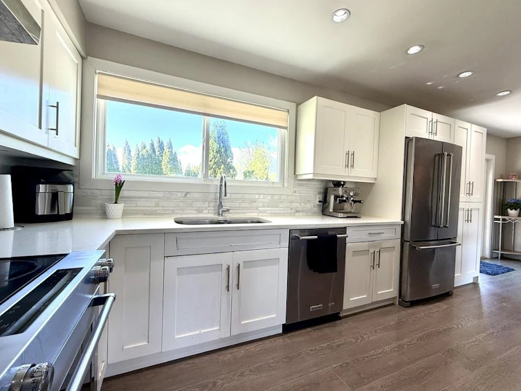 1820 Cedar Drive, Squamish, BC, V8B 0X6 - 3