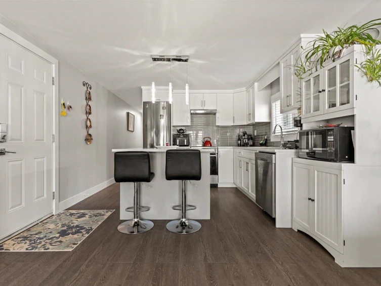3-8220 King George Boulevard, Surrey, BC, V3W 6E1 - 8