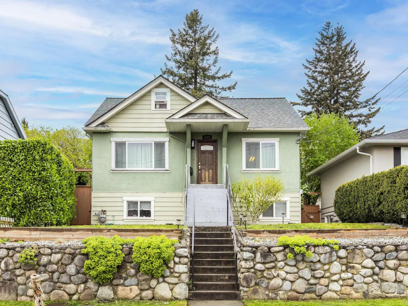 1613 Hamilton Street, New Westminster BC V3M 2N7