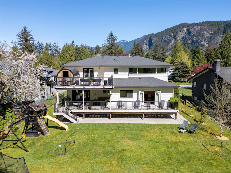 1422 Maple Crescent, Squamish, BC, V0N 1H0 - 2