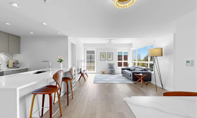 304-7828 Granville Street