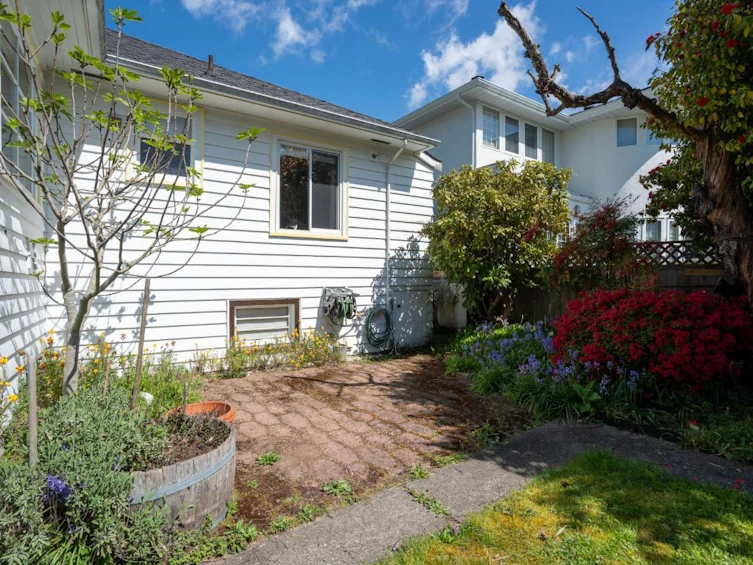 2396 W 18th Avenue, Vancouver, BC, V6L 1A8 - 28