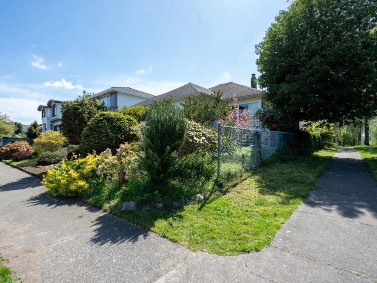 2396 W 18th Avenue, Vancouver, BC, V6L 1A8 - 3