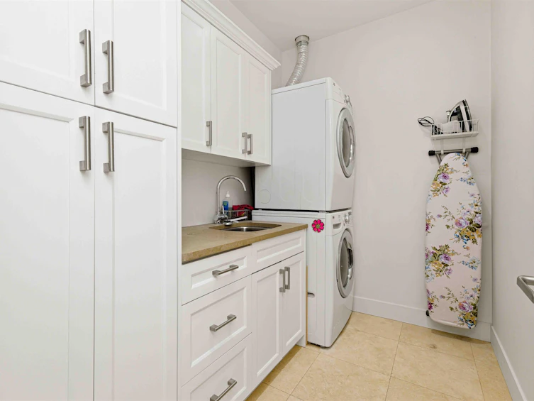 PH 1-6688 Royal Avenue, West Vancouver, BC, V7W 2B9 - 18