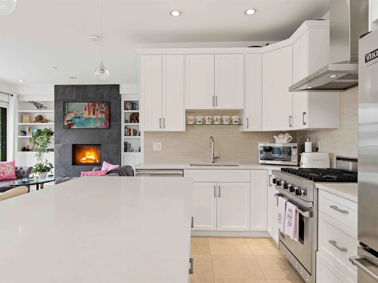 PH 1-6688 Royal Avenue, West Vancouver, BC, V7W 2B9 - 3