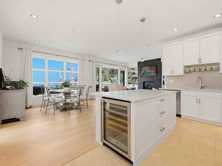 PH 1-6688 Royal Avenue, West Vancouver, BC, V7W 2B9 - 4