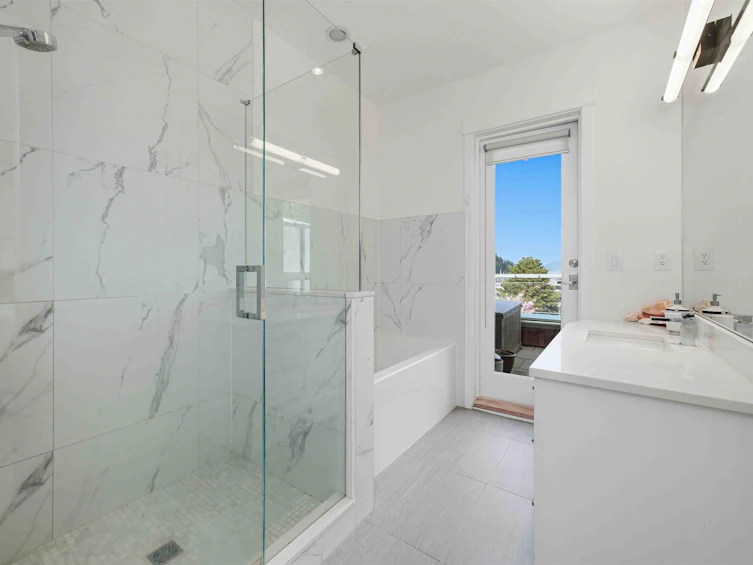 PH 1-6688 Royal Avenue, West Vancouver, BC, V7W 2B9 - 14