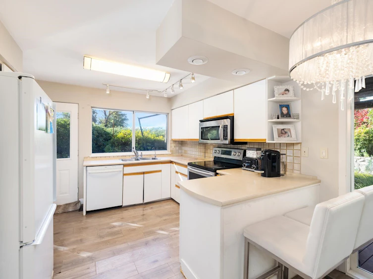 4110 Burkeridge Place, West Vancouver, BC, V7V 3M9 - 5