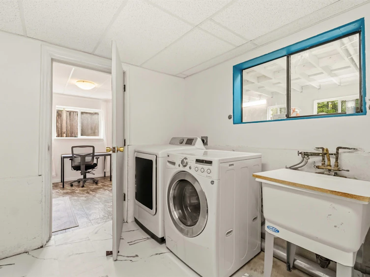 22970 Storey Avenue, Maple Ridge, BC, V2X 3W1 - 23