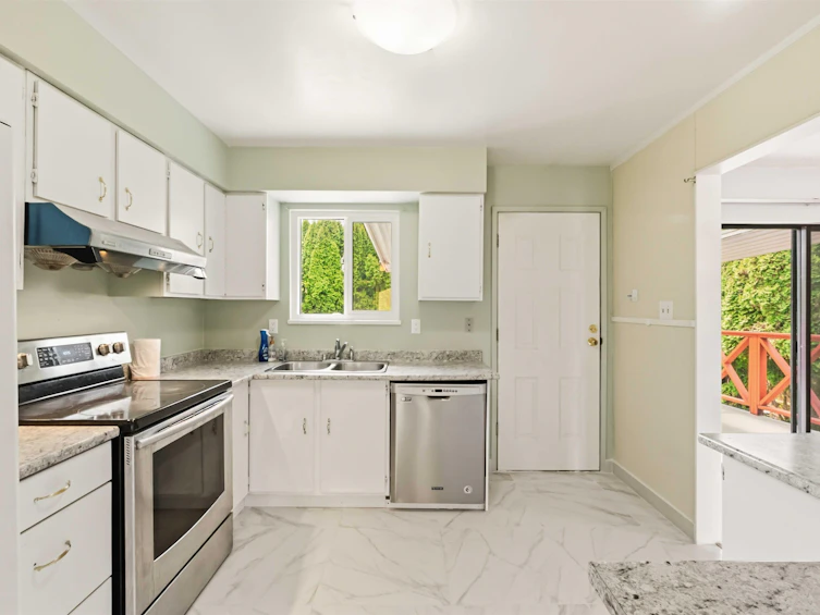 22970 Storey Avenue, Maple Ridge, BC, V2X 3W1 - 13