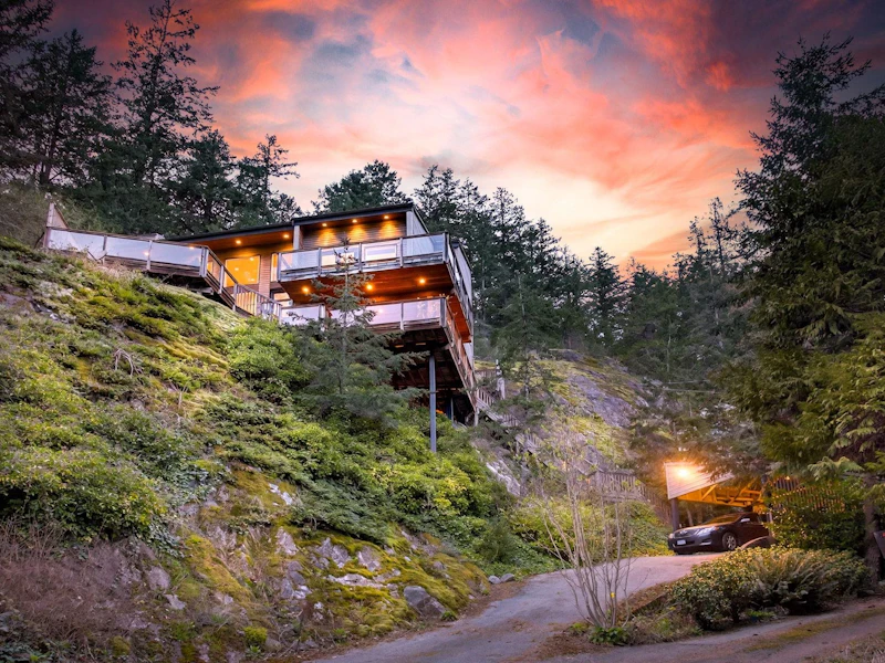 6965 Marine Drive, West Vancouver BC V7W 2T4