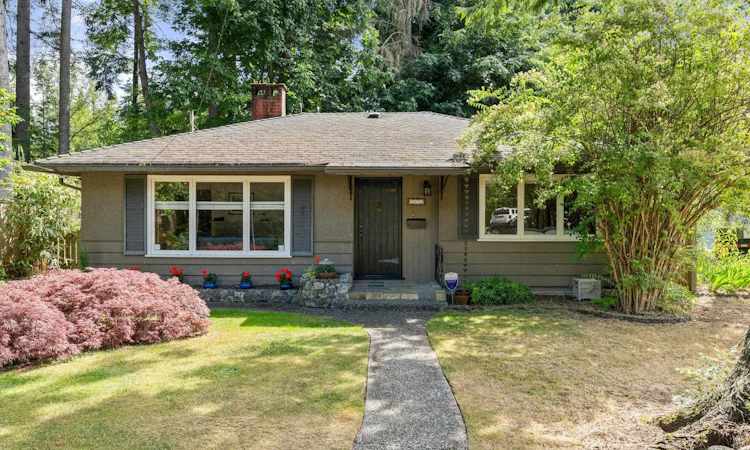 2010 Mackay Avenue
