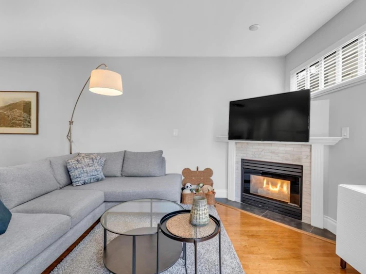 303-2525 Quebec Street, Vancouver, BC, V5T 4R5 - 5