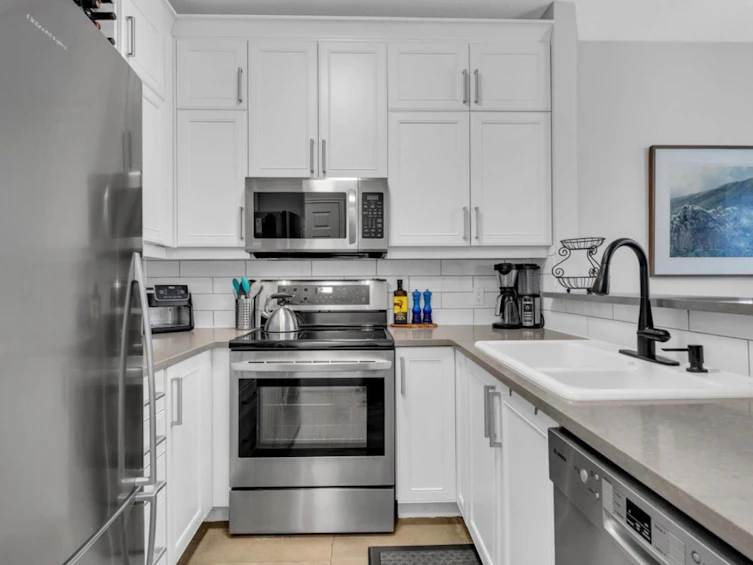 303-2525 Quebec Street, Vancouver, BC, V5T 4R5 - 14