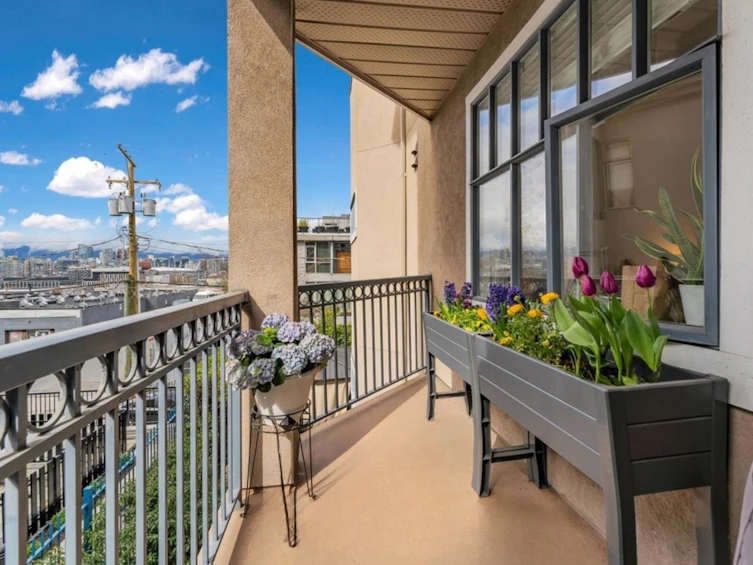 303-2525 Quebec Street, Vancouver, BC, V5T 4R5 - 9