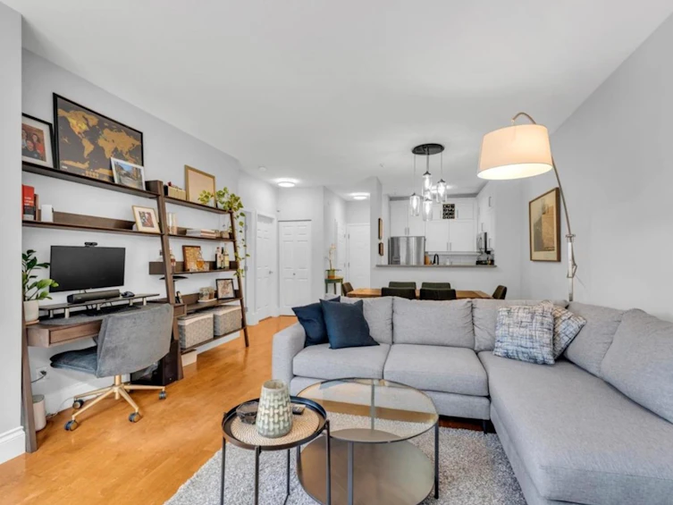 303-2525 Quebec Street, Vancouver, BC, V5T 4R5 - 8